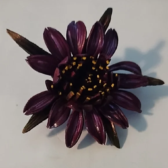 Elegant Gold and Silver Brooch Set - Picture 6 of 7